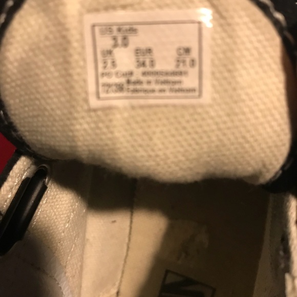 Vans - Picture 3 of 4